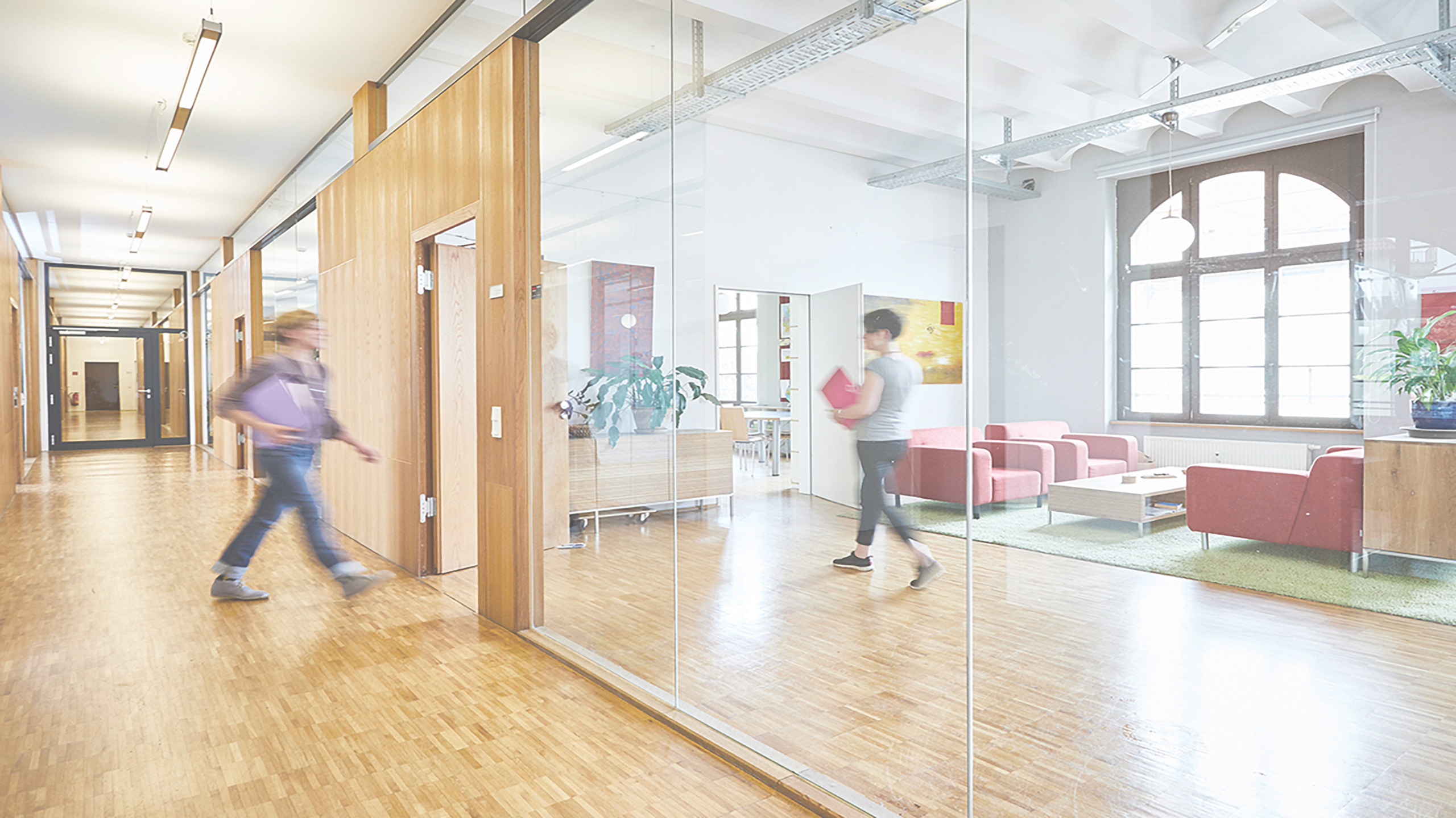 Die hellen und modernen Räumlichkeiten d...